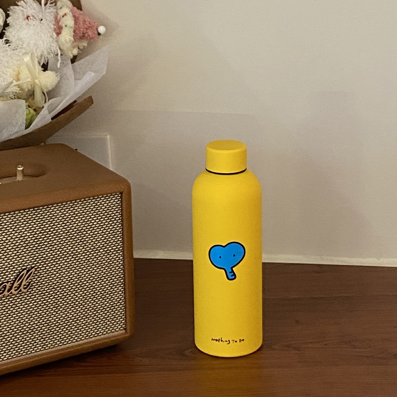 A small yellow heart-shaped elephant insulated cup, a large-capacity, high-quality stainless steel water cup, a cute travel cup, 500ml Application Scenario