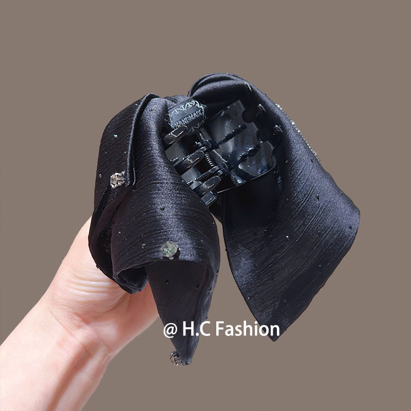 Versatile, exquisite and high-end, fashionable ponytail clip, feminine charm, gentle bow, half tied at the back of the head, hair clip accessory Application Scenario