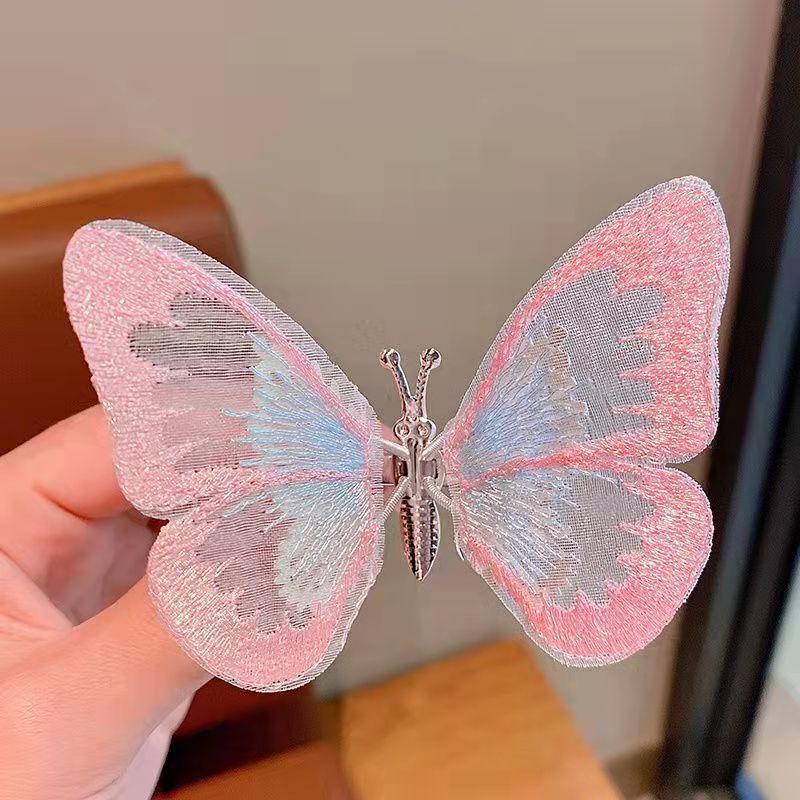 Moving embroidered butterfly hair clips, children's hair accessories, super fairy-like ancient-style headwear, princess ponytail braids, hair clips Application Scenario
