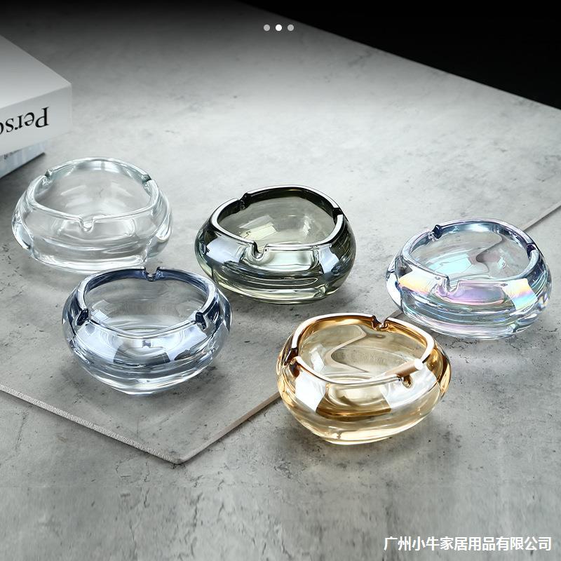 Large triangular high-end ashtray, light luxury and high-end home living room creative and personalized small cigarette cup manufacturer wholesale Specification drawing