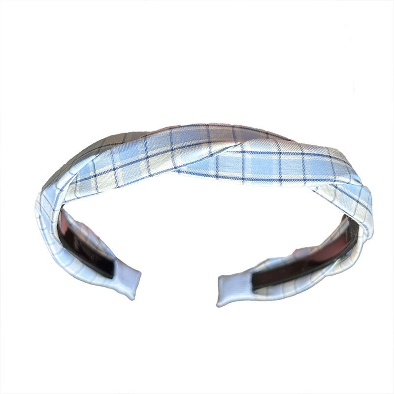 A narrow Korean-style checkered braid headband with teeth and anti-slip features, a high headband on the top of the head, and an outer hairpin for pressing hair, giving a girlish look Item Picture