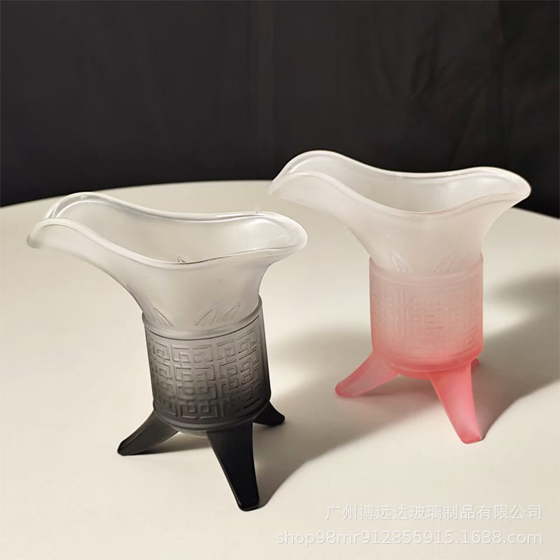 Ancient emperor wine cups, frosted gradient green emperor cups, creative antique goblet cups, glass water cups, latte coffee cups Specification drawing