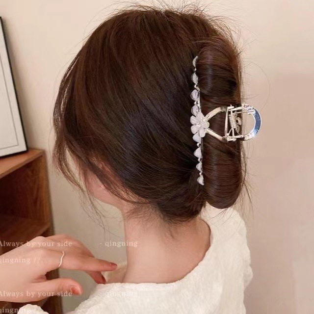 Cat's eye crystal bow tie hairpin for women, new summer style flower grabber, large shark clip, back of the head hairpin details Picture