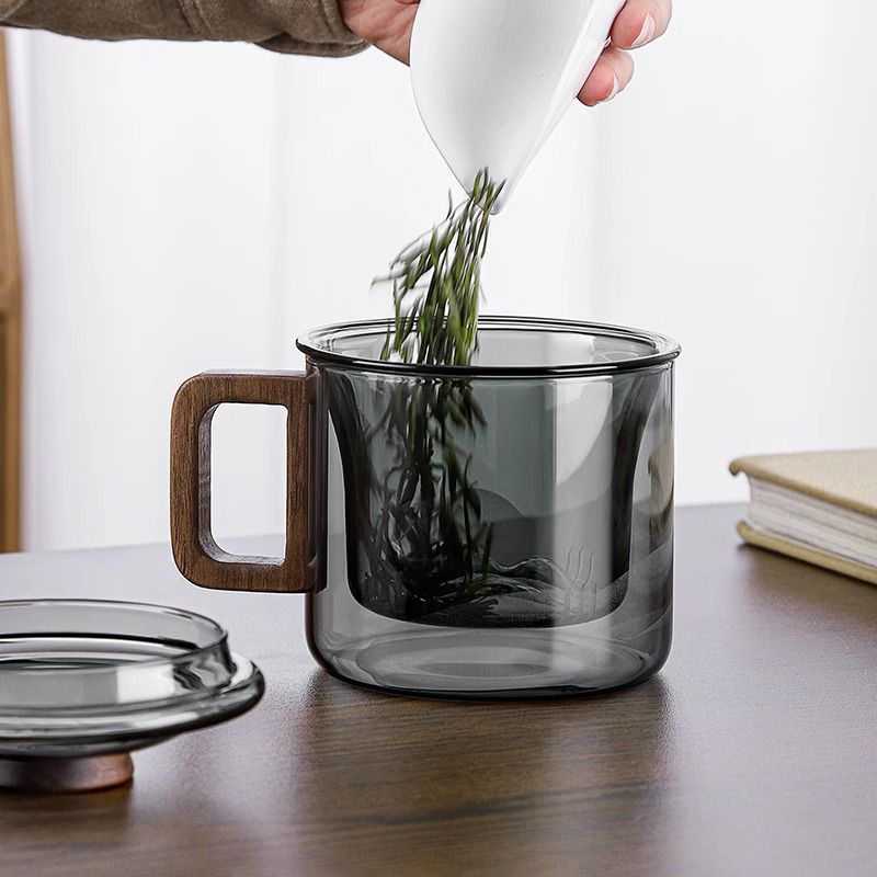 Large-capacity green tea cup for men in the office, glass cup with filter and tea water separation, household tea brewing cup details Picture