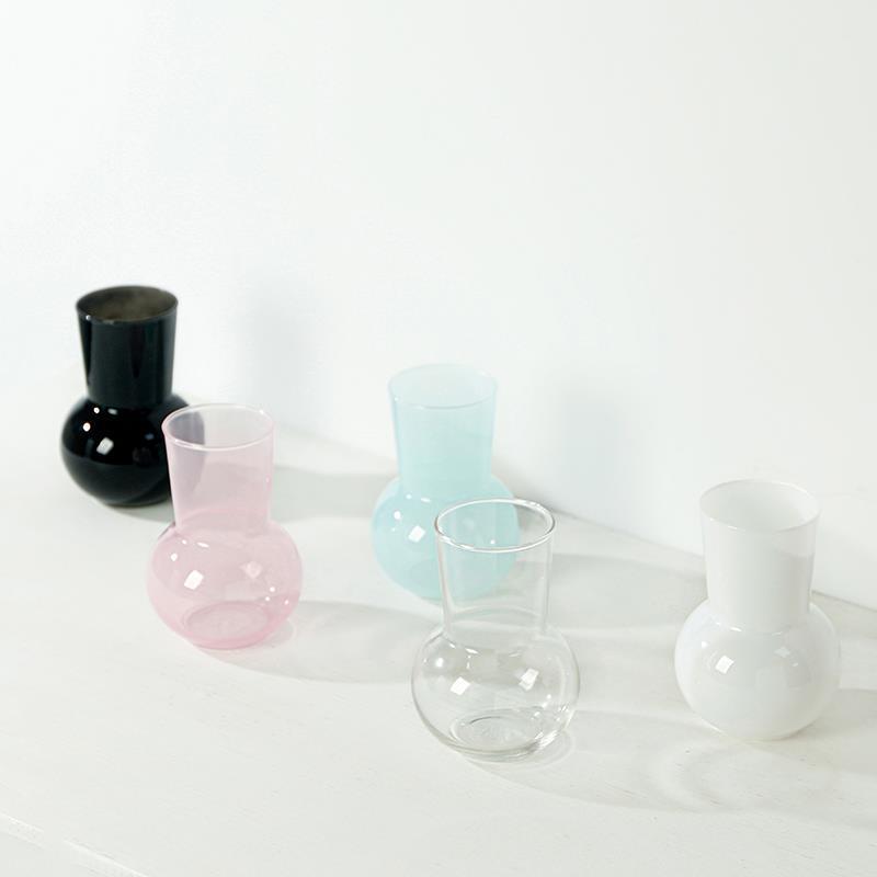 Nordic ins simple and light luxury glass vase ornaments with high appearance standards, flower arrangement items, home desktop decoration props Application Scenario