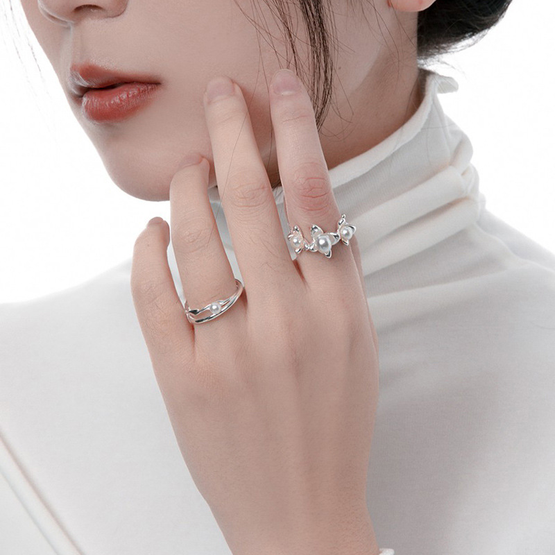 A niche design with a sense of high-end individuality, an open ring for women on Instagram, a cold style, exquisite and light luxury fashion flower index finger ring details Picture