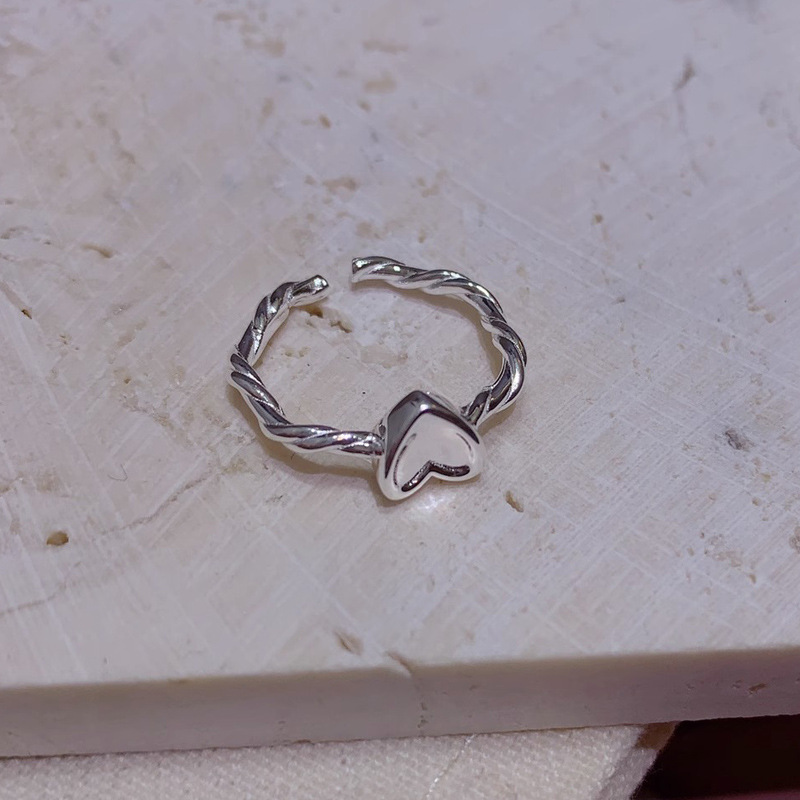 Korean pretzel simple heart-shaped opening ring for women, colored zircon, elegant ins cold style, fashionable and individual ring Application Scenario