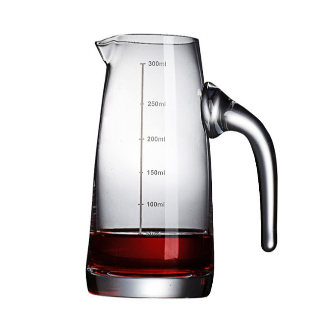 White spirit cup set, home wine divider, small wine glass, wine utensils, decanter, wine measuring device with scale and handle Application Scenario