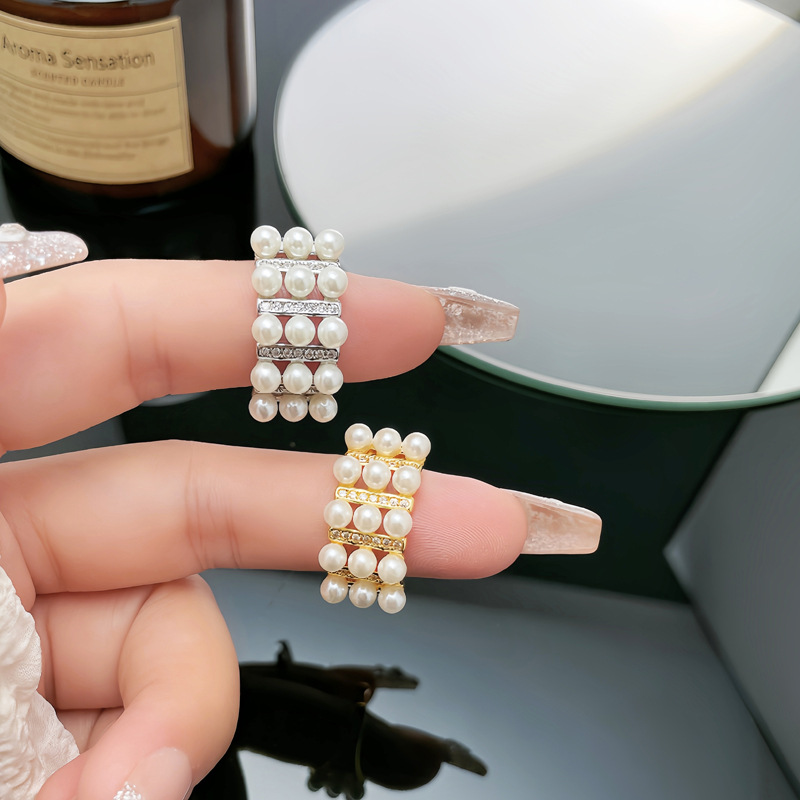 Korean-style light luxury and exquisite three-row pearl open ring, a woman's high-end, sweet and cool temperament, a niche and cold style food ring Application Scenario