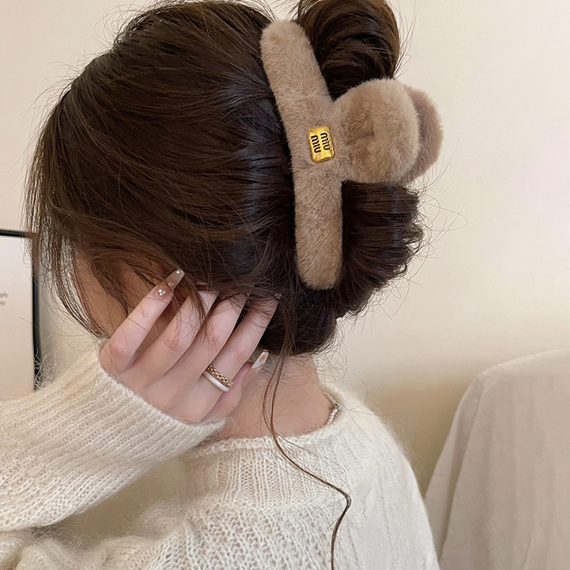 Winter plush claw clip for women 2025 New large updo shark clip, high-end hairpin, back clip headwear details Picture