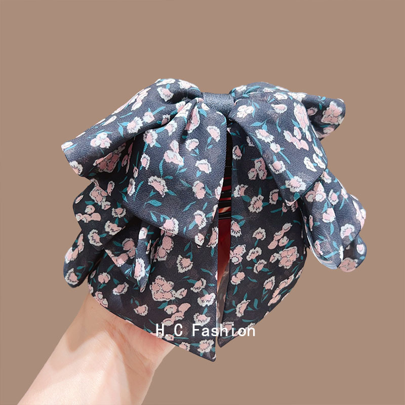 Korean spring and summer style black and white chiffon floral pinch girls' sweet and versatile bow ponytail shark clip hair accessory Application Scenario