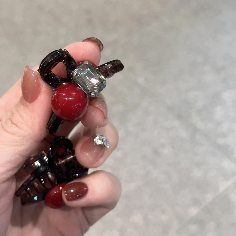 New Year's red pearl small scratch-clip, half-tied ponytail small hairpin, princess head bangs hairpin on the forehead, with a touch of sophistication details Picture