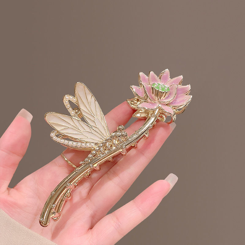 The traditional Chinese style hair clip with fresh lotus flowers, classical elegance and retro style, the children's back head updo shark clip, a high-end feel Application Scenario