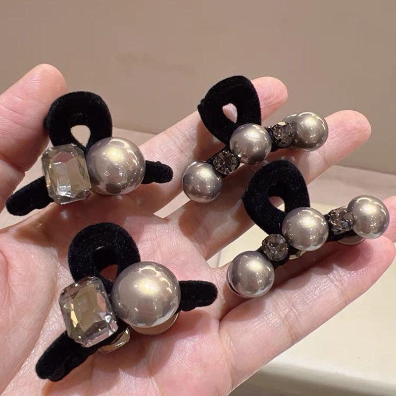 Velvet small grab clip, small diamond-encrusted pearl hair clip, hair accessory, side clip, forehead princess head, broken hair, bangs clip, hair clip full figure