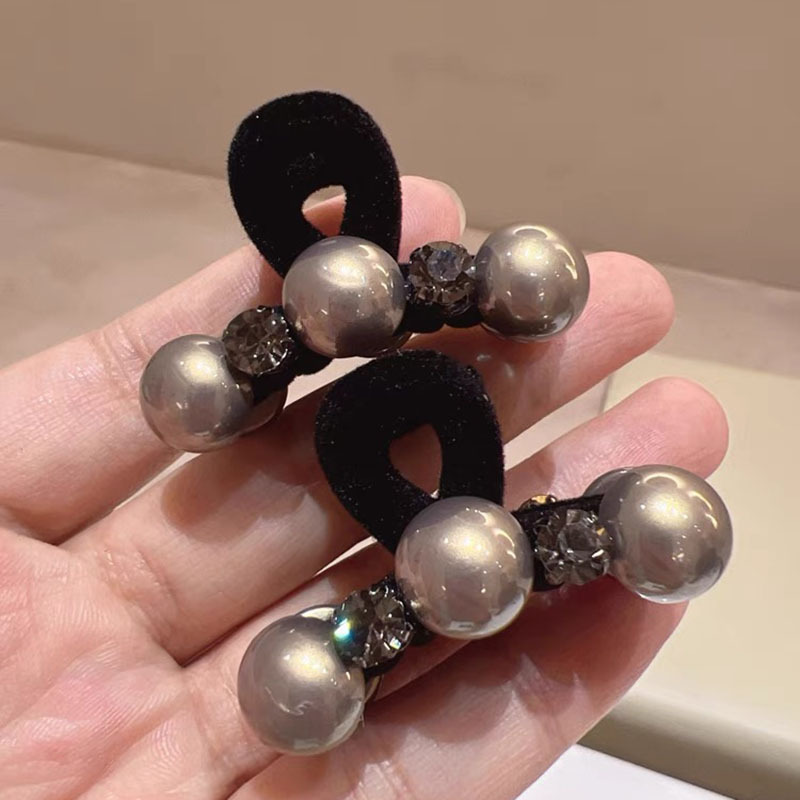Velvet small grab clip, small diamond-encrusted pearl hair clip, hair accessory, side clip, forehead princess head, broken hair, bangs clip, hair clip Application Scenario