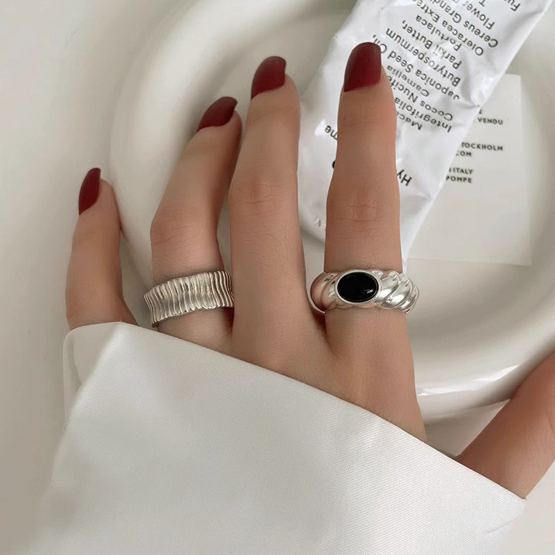 A niche design, fashionable, individual, cool and stylish twisted ring, a simple and cool style for women, and an open ring with a trendy and stylish vibe on Instagram Specification drawing