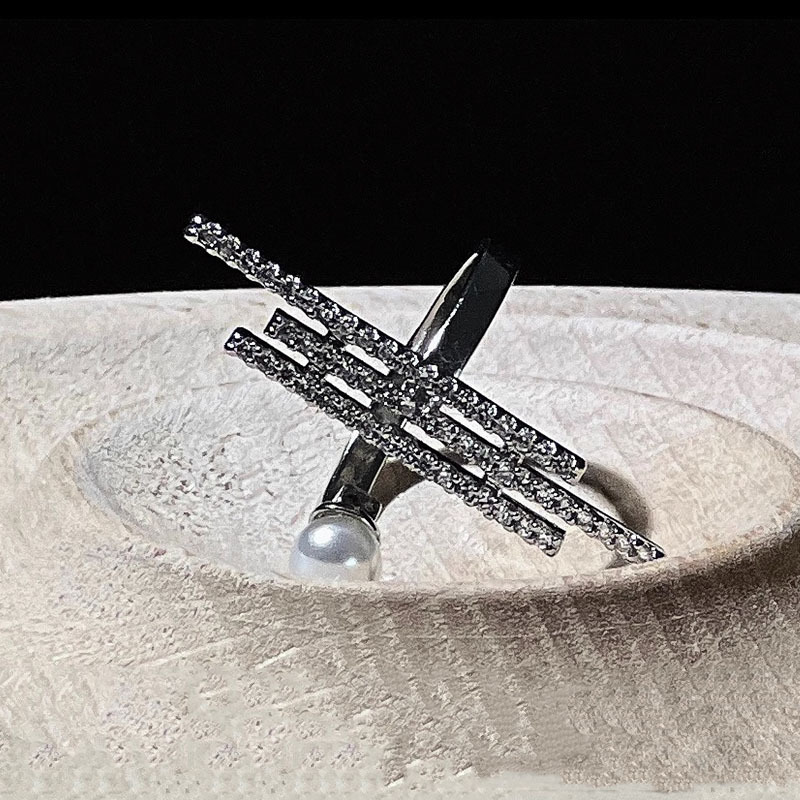 A light luxury and high-end line zircon pearl inlaid open-mouth ring for women's ins, with a cold style and fashionable personality Application Scenario