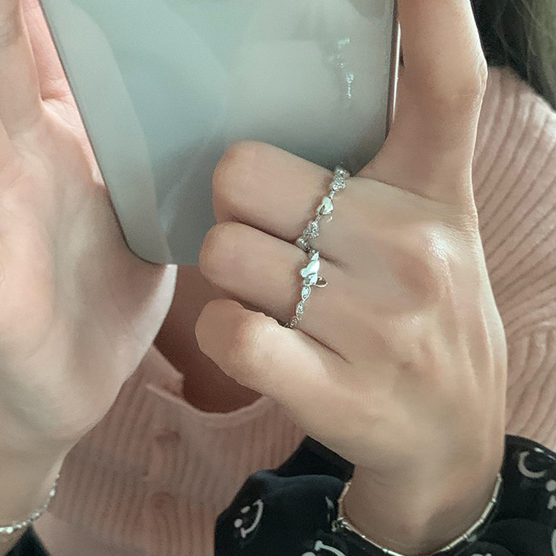 The heart-shaped butterfly opening ring is a niche design for women's index finger ring. It features a minimalist, fashionable and individual style on Instagram full figure