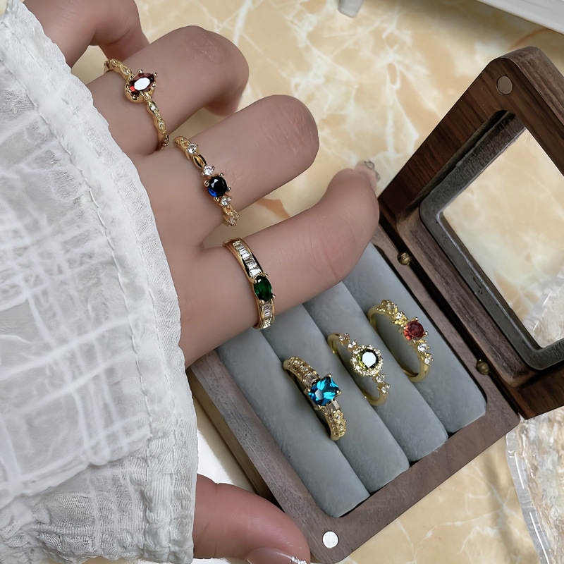 The cross-border colored gemstone series features a light luxury and fashionable open-top ring. It is simple and elegant for women, highlighting a fair complexion and exuding a refined and unique charm. It is a trendy and versatile ring Specification drawing