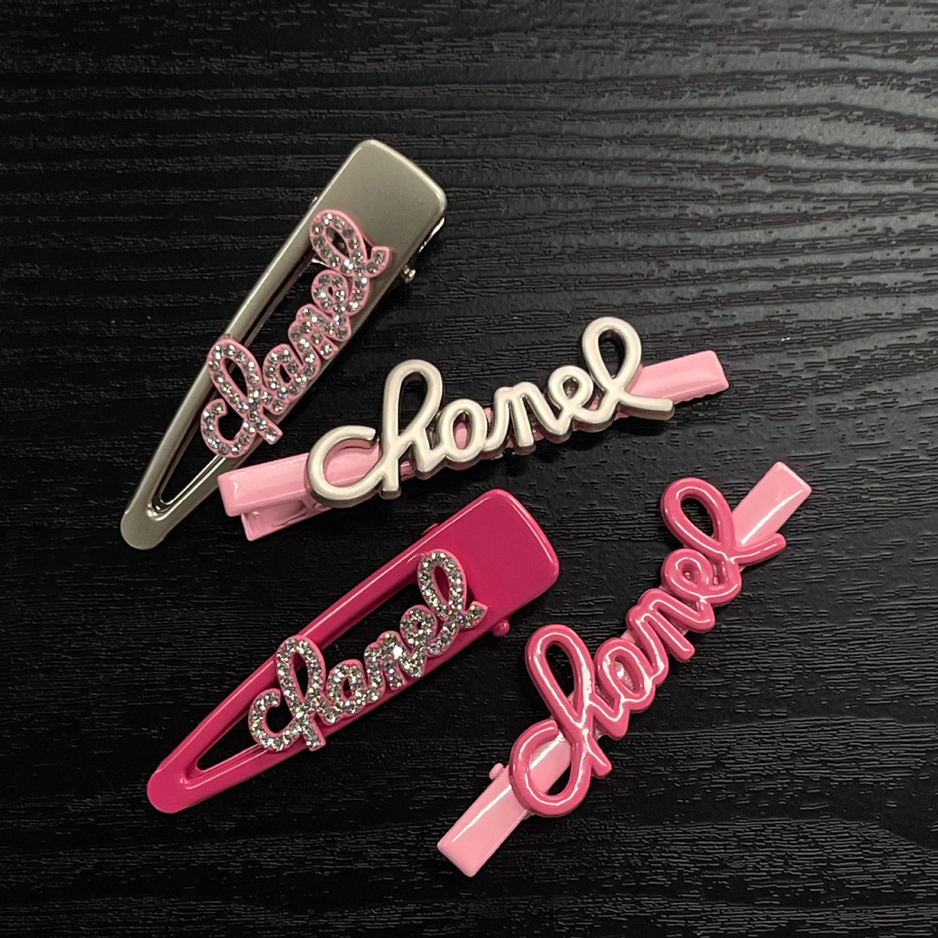 Barbie pink sweet girl water diamond English letter hair clip, ins one-piece clip, high-end hair accessory, metal side bangs clip full figure