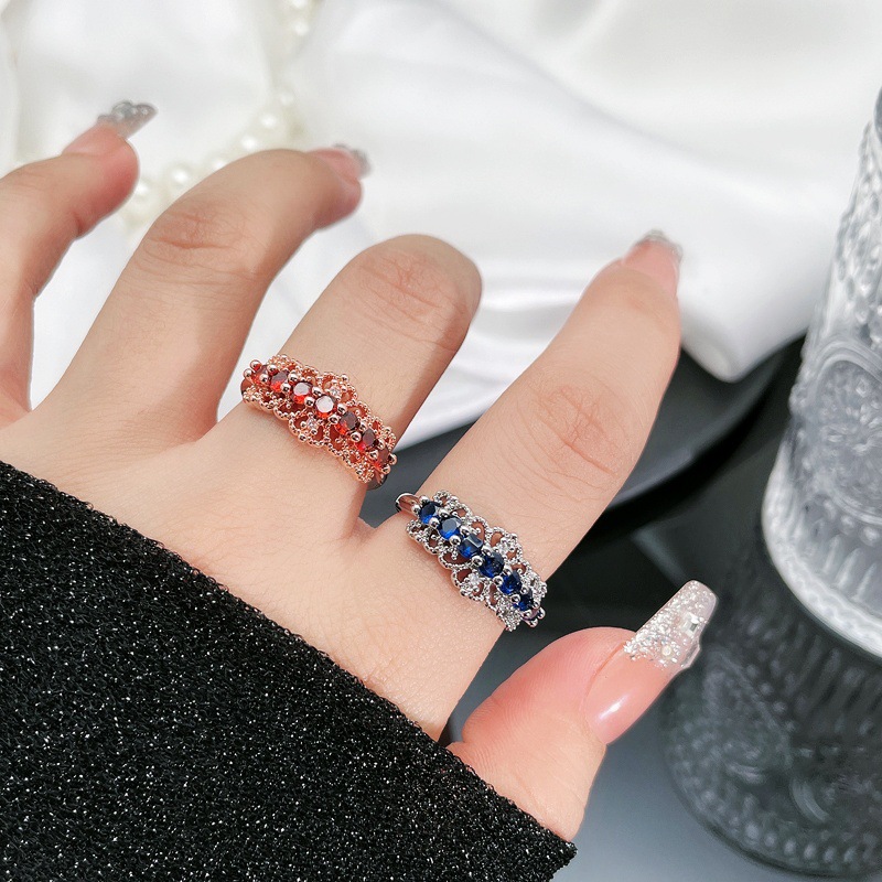 The new retro row diamond high-end colored gemstone ring is exquisite and versatile, with a light luxury and fashionable cold style. It is a niche accessory full figure