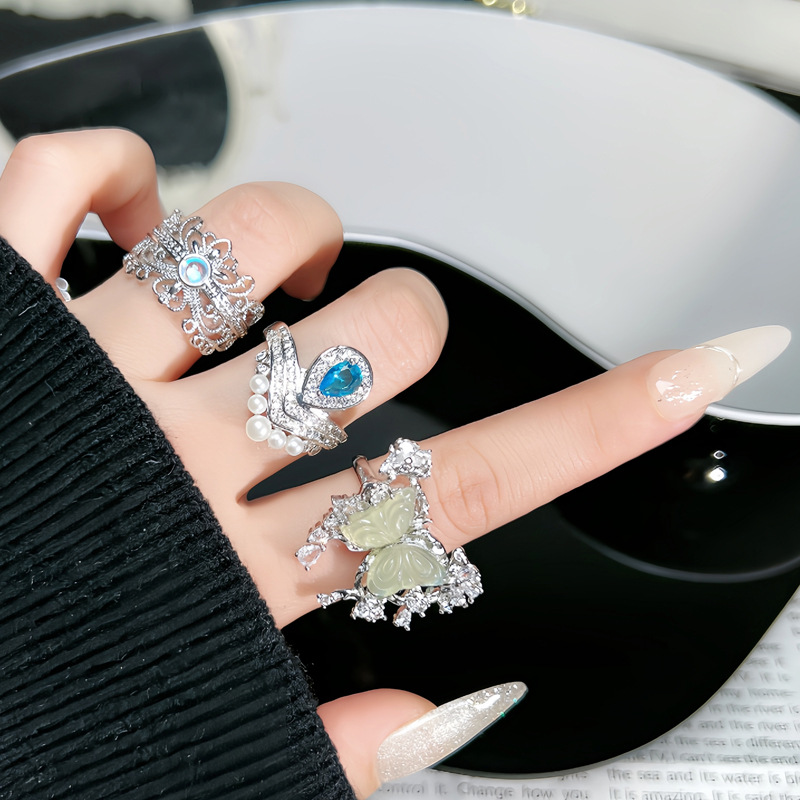 New Chinese-style court-style chalcedony butterfly high-end ring, women's hollowed-out light luxury water drop sea blue zircon exquisite ring full figure