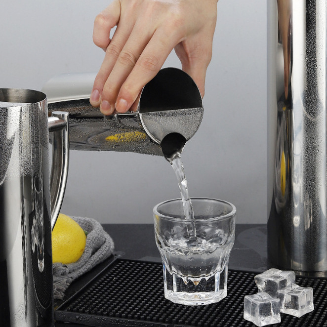 Stainless steel wine dispensers, bars, KTVS, cocktail POTS, cold water kettles, large-capacity restaurant and hotel juice kettles, cold water kettles details Picture