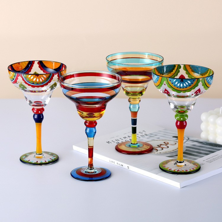 Hand-painted personalized and creative wine glasses, Marguerite cups, painted crystal glass cups, triangular cups, tall glasses, bars and home furnishings details Picture