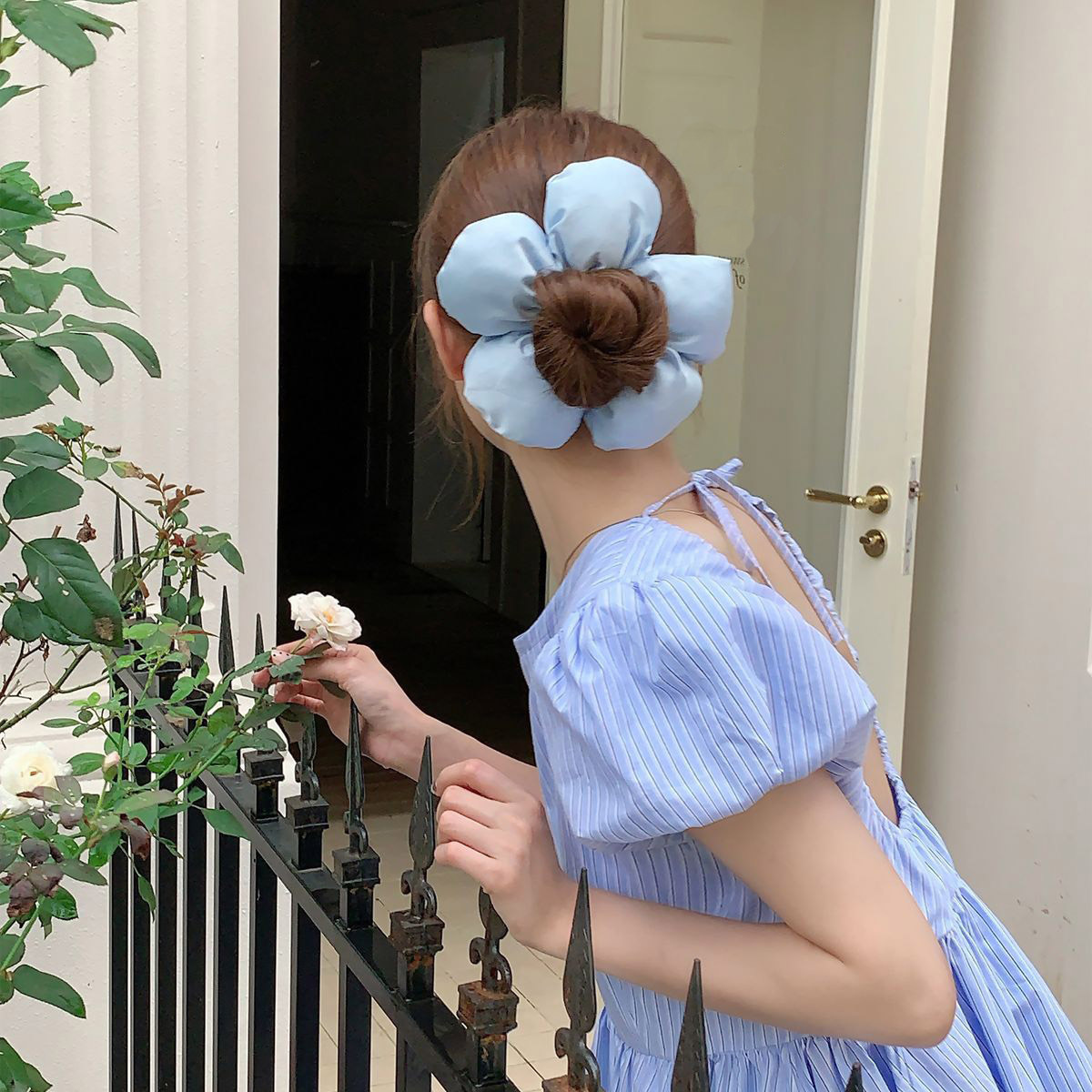Cute sponge flower hair tie, new Korean-style bubble hair tie, oversized large intestine circle hair tie, oversized high-end hair tie details Picture