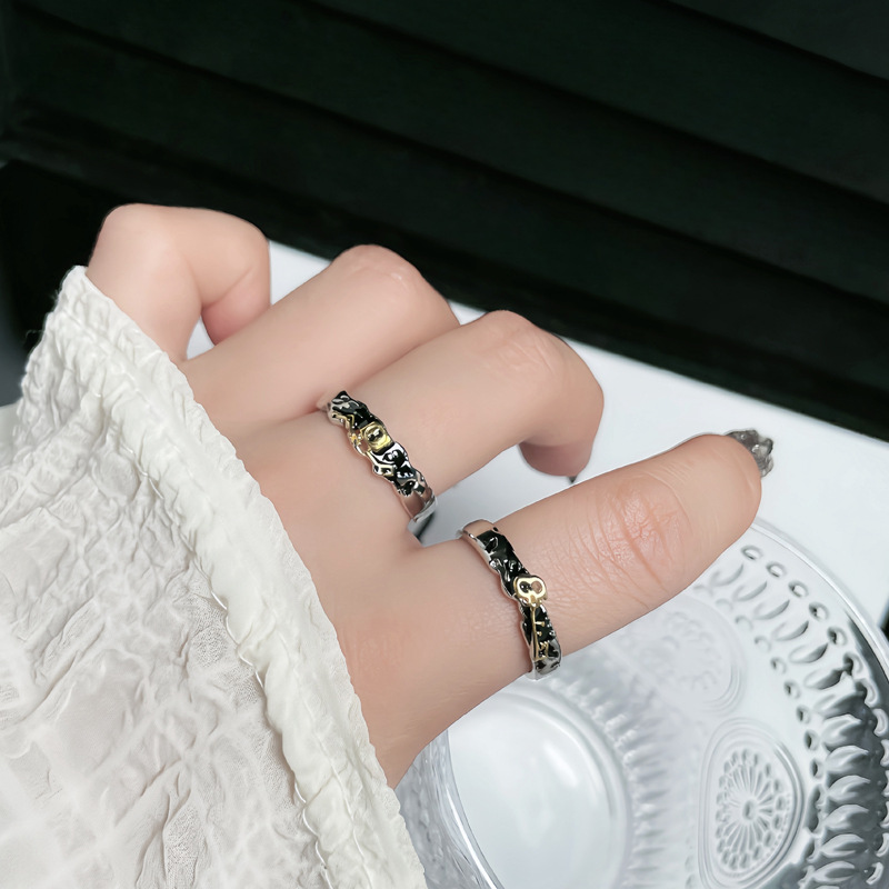 Niche design, personalized key couple rings, women's irregular texture, fashionable, simple and high-end punk ring trend details Picture