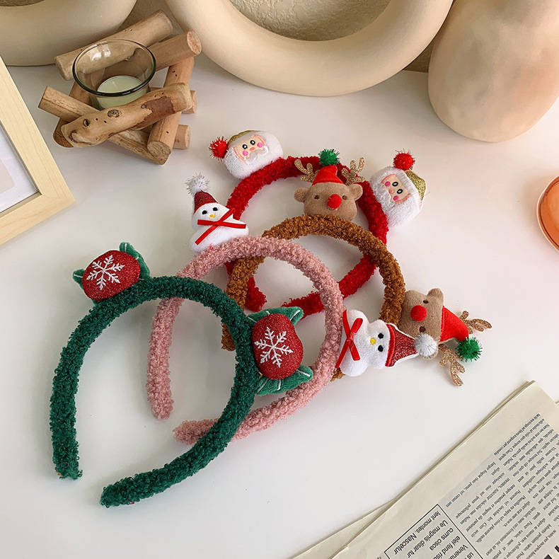 Christmas lamb plush headband, female elk antlers, snowman, cute headband, Christmas-style bell headband, face wash hair accessory Application Scenario