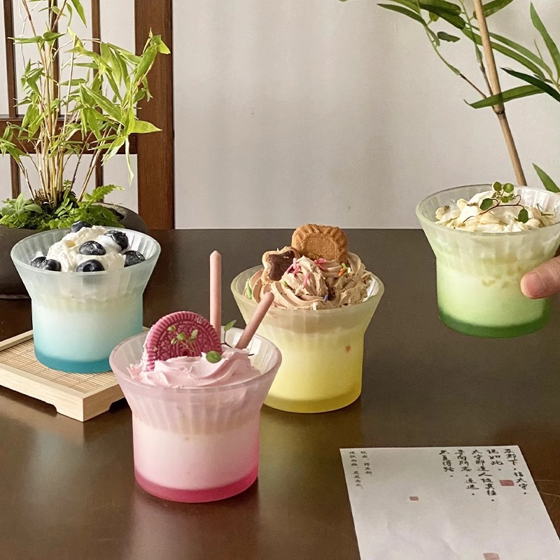 Ear-hanging coffee cup, glass cup, creative high-end gradient color vertical pattern glass cup, latte cup, household cold drink cup, water cup full figure