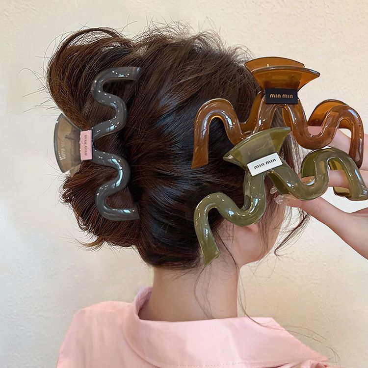 Enlarged size ~ A new Spring/Summer 2025 ins minimalist shark clip hair accessory for women with thick hair full figure