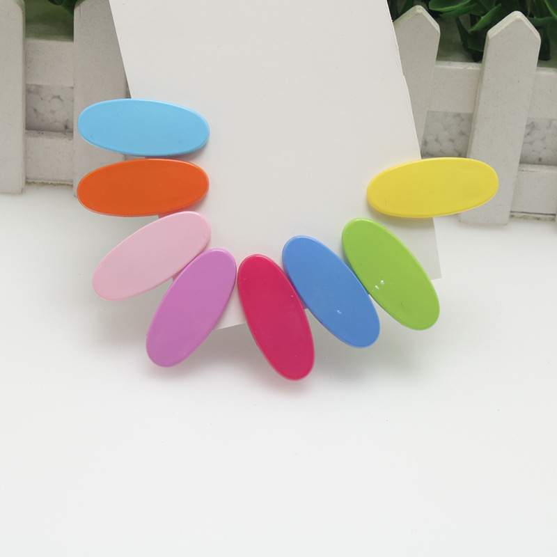 Candy-colored oval duckbill clips for babies, macaron-colored edge clips for broken bangs, cute children's hair clips Application Scenario