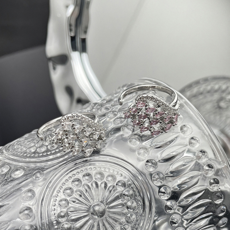 A light luxury and high-end style, a dazzling wing-shaped, water-drop zircon inlaid open ring, a cold and elegant feminine style, a niche and exquisite food ring Application Scenario