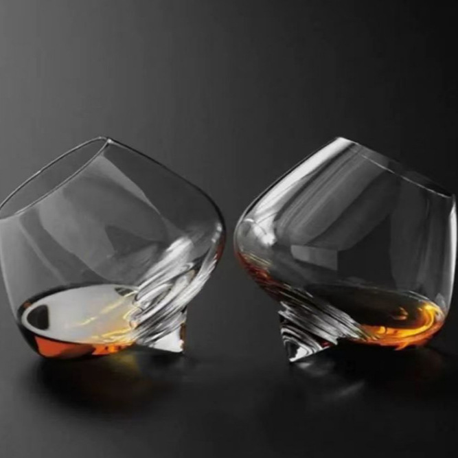Untoppleable crystal glass whisky glass, brandy glass, cognac Martell shaker glass full figure