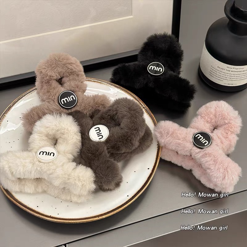 miumiu letter plush hairpin, cute female hair clip, shark clip at the back of the head, spring/summer medium-sized hair clip and hair accessory full figure