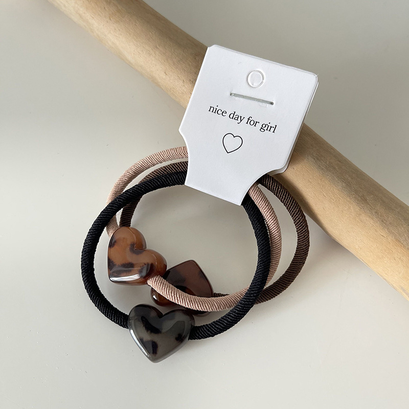 Korean-style retro leopard print hair tie and hair band, a high-end feminine touch, heart-shaped acrylic ponytail tie, leather band hair tie and hair accessory Application Scenario