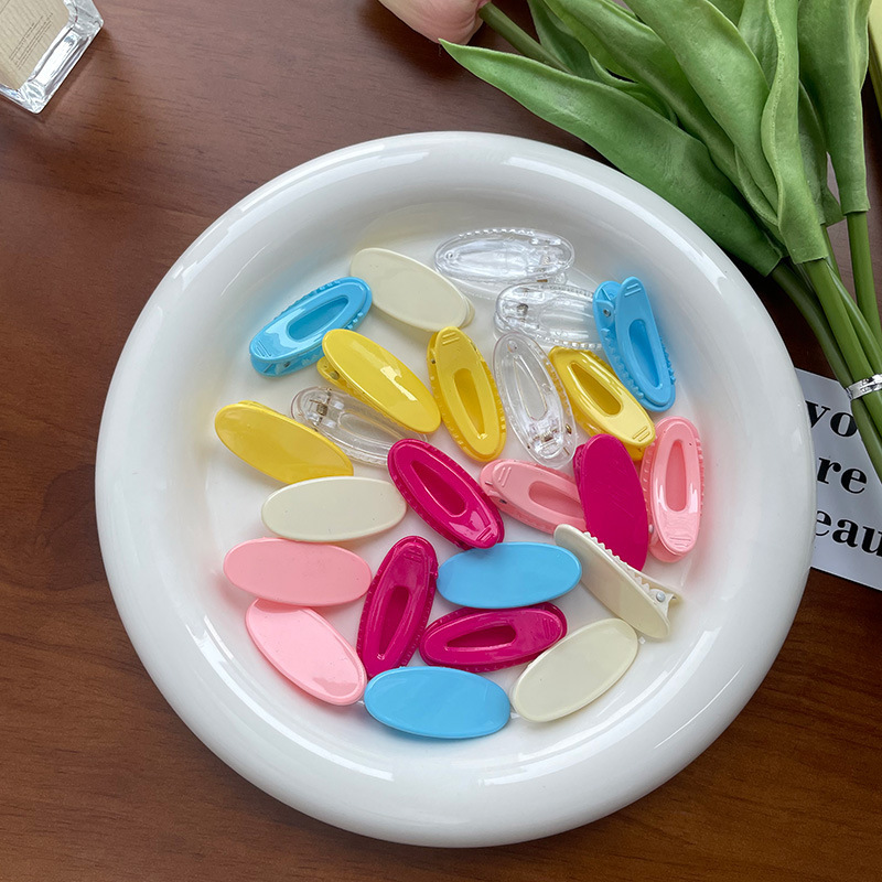 Shiny oval hair clips, candy-colored duckbill clips, diy cream glue hair clips, creative handcrafted baby hair clips wholesale Application Scenario
