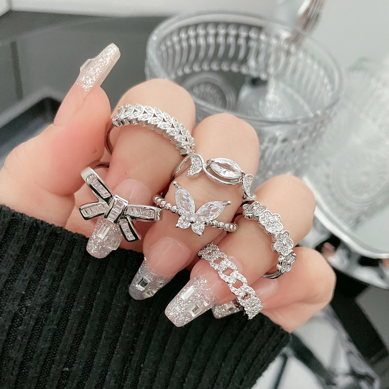 A niche and light luxury butterfly fashion full-diamond open-top ring for women, exquisitely layered and unique floral sweet and cool style index finger ring details Picture