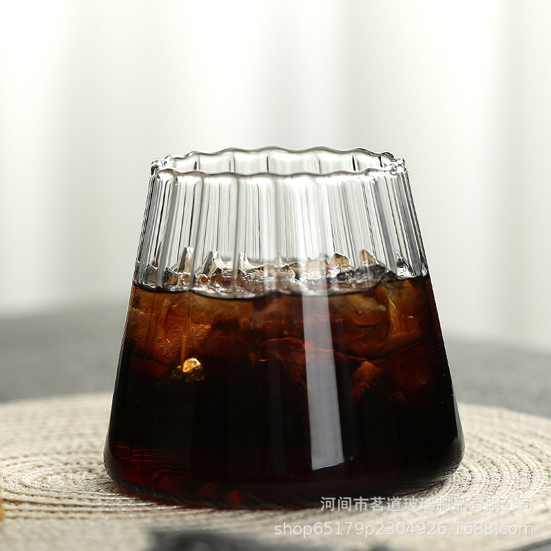 Creative high boron glass cups with vertical patterns, transparent drinking cups, household tea cups, wine glasses, cold drinks, juice and coffee cups, ins Specification drawing