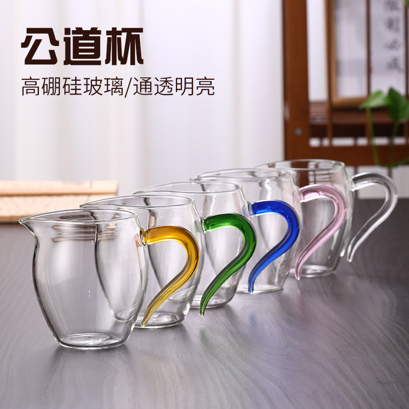 Wholesale high borosilicate glass fair cup tea sets, tea separators, stainless steel tea strainers, high borosilicate glass tea brewing utensils around the stove full figure