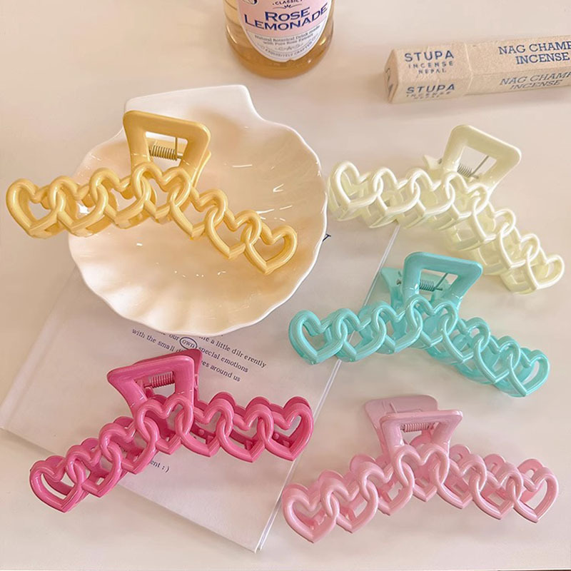 Dopamine heart-shaped hair clip, new sweet and cool style for women, shark clip, back of the head, updo, grappling clip, large size Specification drawing