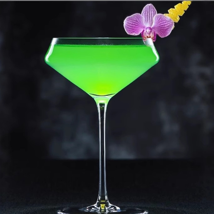 Japanese crystal glass tall wine glasses, Martini cocktail glasses, red wine glasses, wholesale for bars, hotels and KTVS full figure