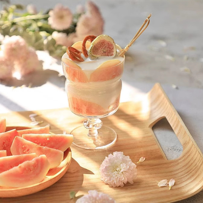 A series of Japanese modern and simple crystal glass cocktail, juice and dessert cups for restaurants and bars Application Scenario