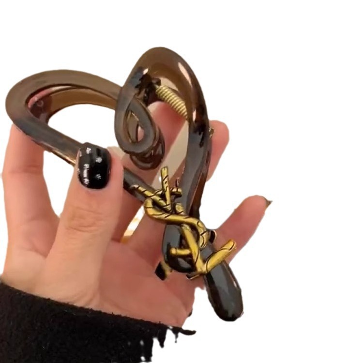 French heart-shaped ice-transparent VSL hair clip with a matte high-end feel, a new 2025 model for women, a stylish and versatile shark clip Item Picture