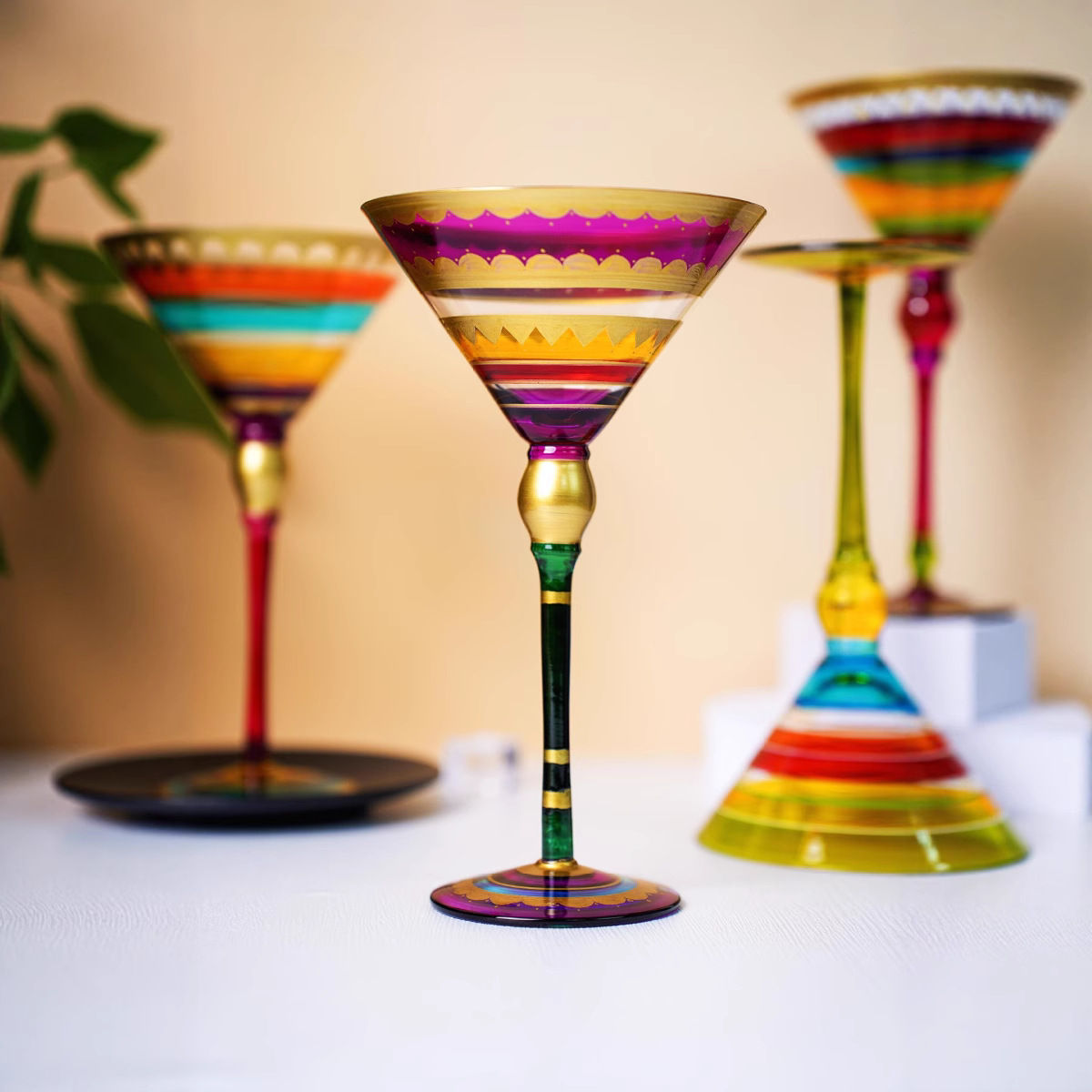 Hand-painted creative Martini wine glasses, vintage cocktail glasses, sweet wine glasses, highball glasses, champagne glasses, red wine glasses and beer glasses Application Scenario