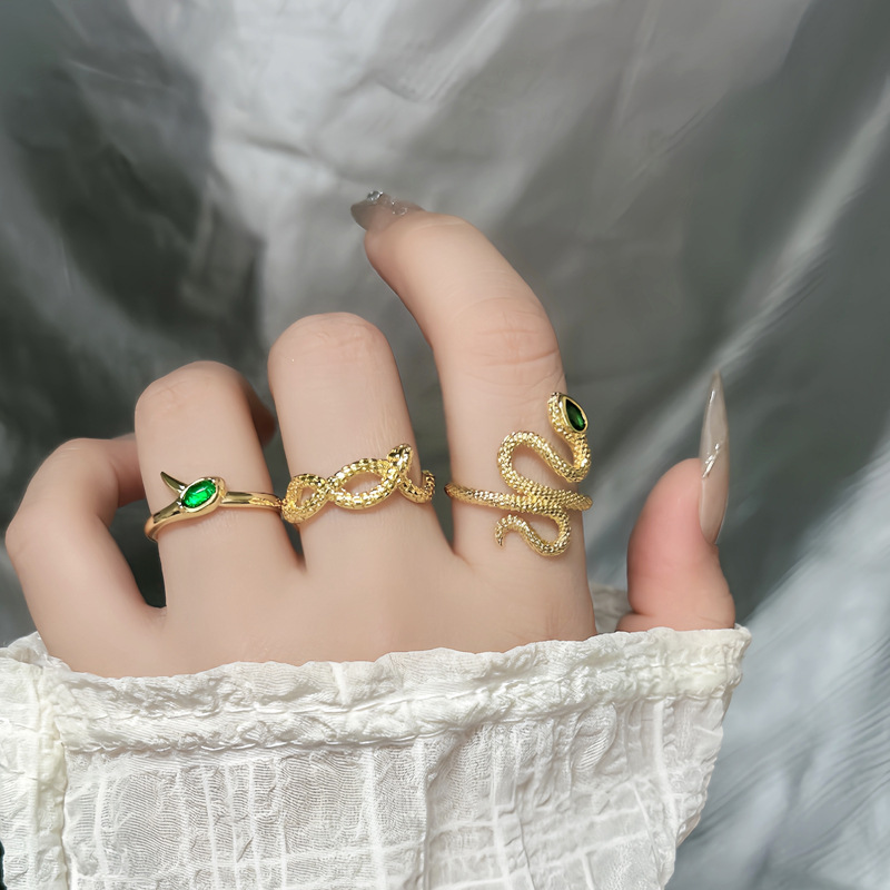 A new golden snake-shaped open ring for women, featuring the zodiac sign of the Chinese zodiac, exudes a sense of fashion and high-end individuality details Picture