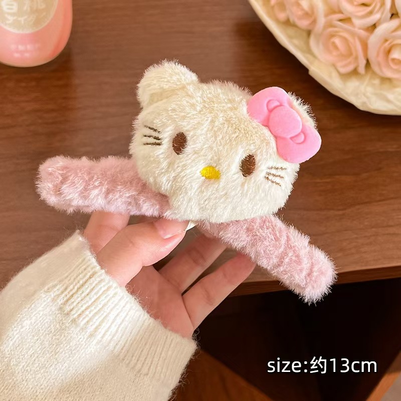 New autumn and winter plush hairpins for women, large cartoon shark clips, cute hairpins on the back of the head, and furry bear claw clips Application Scenario