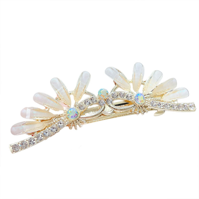 The new crystal bow, super fairy-like clipper, exudes a sense of high-end and light luxury. It is a semi-tied hair clip for the back of the head, a women's hair accessory Item Picture